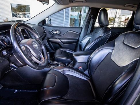 Used 2019 Jeep Cherokee Latitude Plus image 25