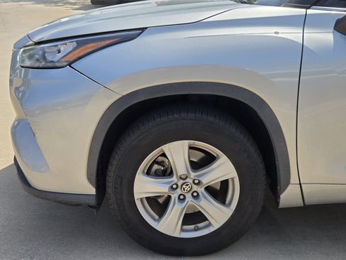 Used 2020 Toyota Highlander LE image 8