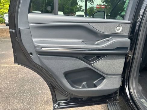 New 2026 Lincoln Navigator Reserve w/ Jet Appearance Package AWD/4WD image 21