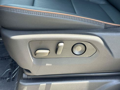 New 2026 GMC Yukon XL AT4 w/ AT4 Premium Plus Package AWD/4WD image 21