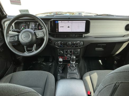 Used 2024 Jeep Wrangler Unlimited AWD/4WD image 10