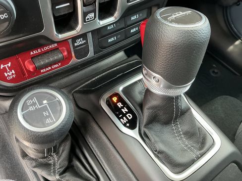 Certified 2025 Jeep Gladiator Sport AWD/4WD image 27