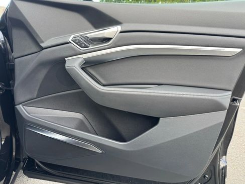 Used 2021 Audi e-tron Premium Plus w/ Premium Plus Package image 45