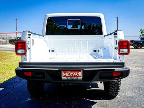 New 2025 Jeep Gladiator Sport image 12