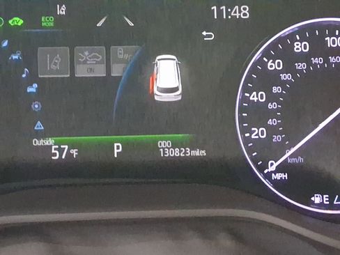 Used 2021 Toyota Sienna Limited image 18