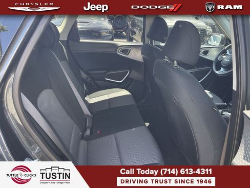 Used 2025 Kia Soul LX w/ LX Technology Package FWD image 17