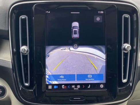 Used 2023 Volvo XC40 B5 Ultimate w/ Protection Package Premier image 27