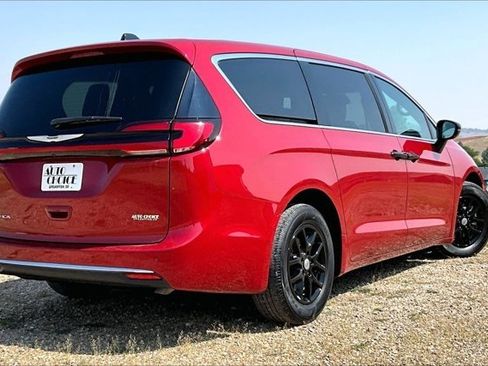 Used 2025 Chrysler Pacifica Select FWD image 5
