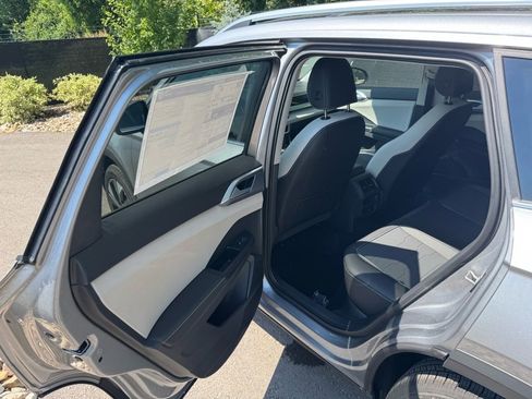 New 2025 Volkswagen Taos SE image 17