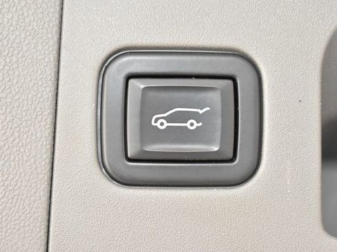 Used 2022 Cadillac XT5 Premium Luxury w/ LPO, Floor Liner Package AWD/4WD image 15