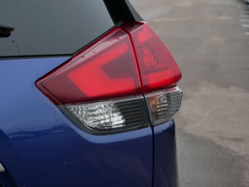 Used 2019 Nissan Rogue SV image 17