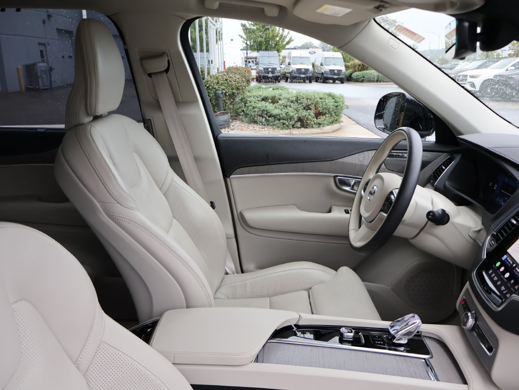 Used 2025 Volvo XC90 B6 Ultra w/ Protection Package Premier AWD/4WD image 10