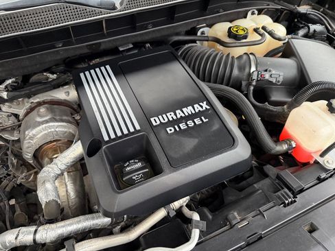 Used 2021 Chevrolet Suburban RST w/ Luxury Package image 11