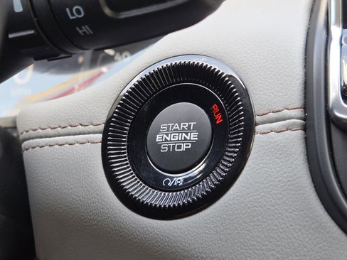 Used 2022 Jeep Compass Limited image 23