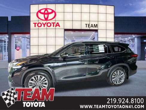 Used 2021 Toyota Highlander Platinum AWD/4WD image 1