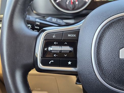 Certified 2024 Kia Carnival LX image 27