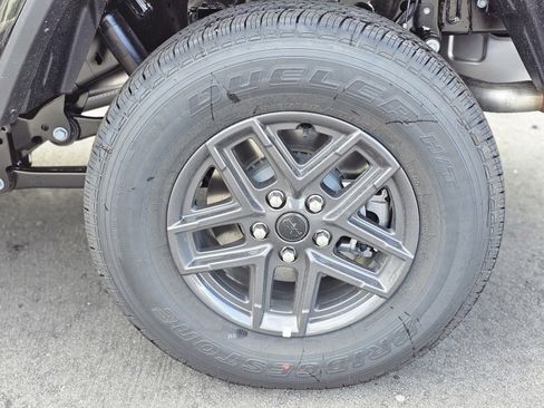 New 2026 Jeep Gladiator Sport image 9