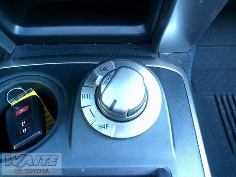 Used 2022 Toyota 4Runner Limited image 31