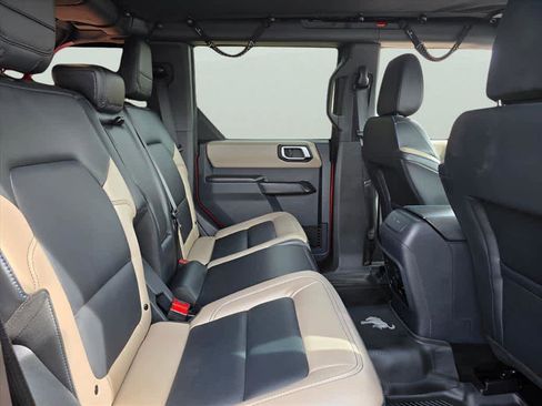 Used 2024 Ford Bronco Wildtrak image 30