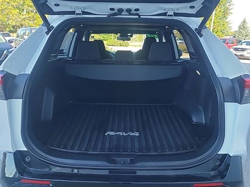 Used 2023 Toyota RAV4 SE image 23