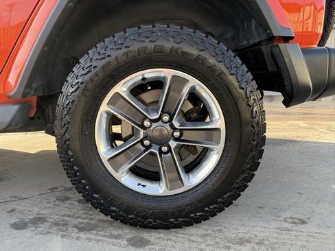 Used 2018 Jeep Wrangler Unlimited Sahara image 9