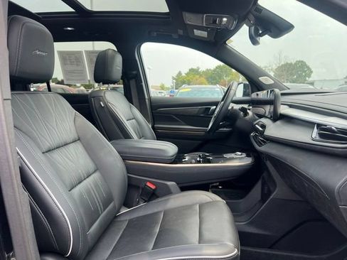 Used 2025 Buick Enclave Avenir w/ LPO, Floor Liner Package AWD/4WD image 13