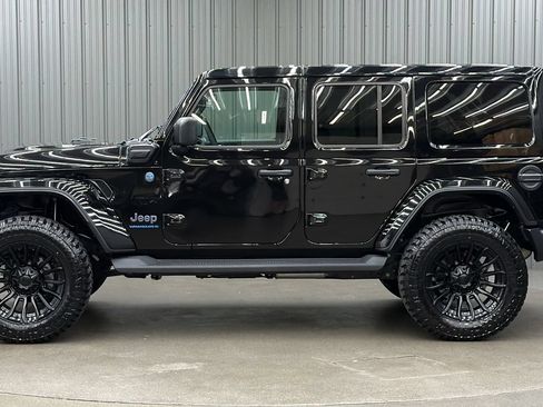 Used 2025 Jeep Wrangler Unlimited Sahara AWD/4WD image 2