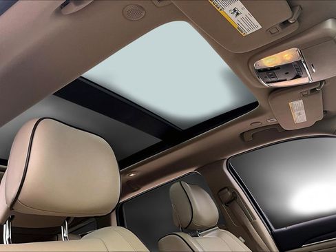 Used 2018 Jeep Grand Cherokee Overland image 26