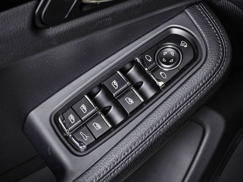 Certified 2026 Porsche Macan AWD/4WD image 26