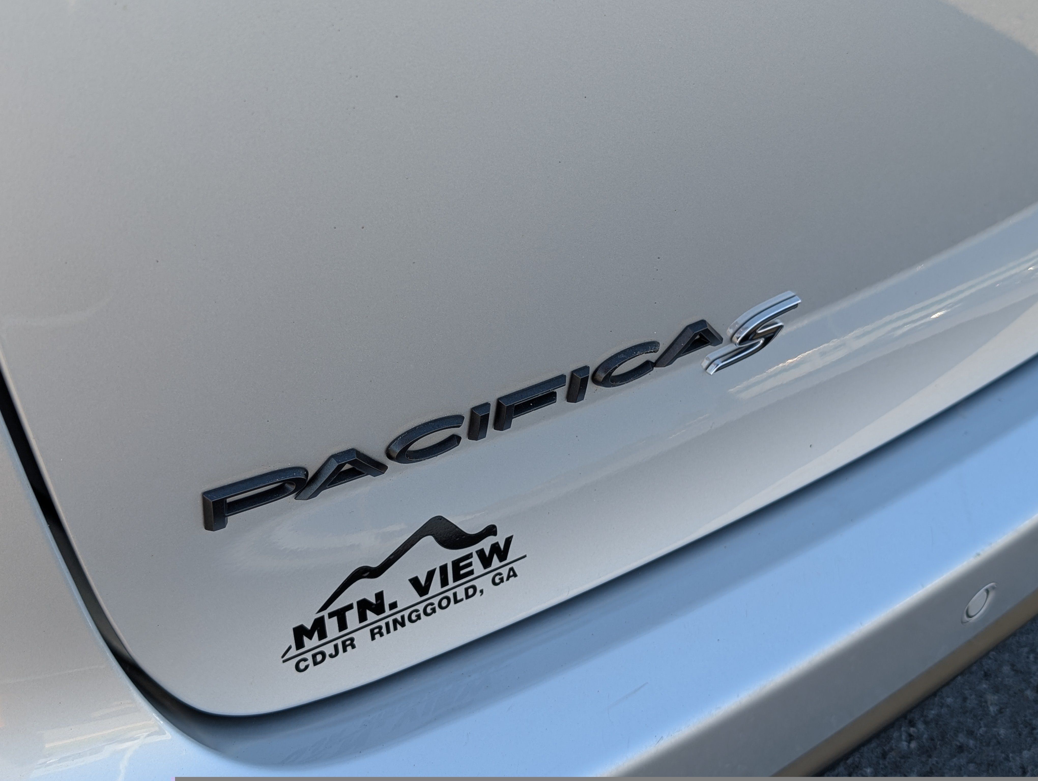 Used 2026 Chrysler Pacifica Limited w/ S Appearance Package FWD image 10