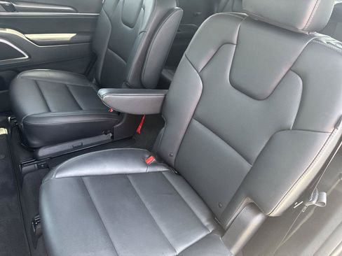 Used 2025 Kia Telluride S FWD image 33