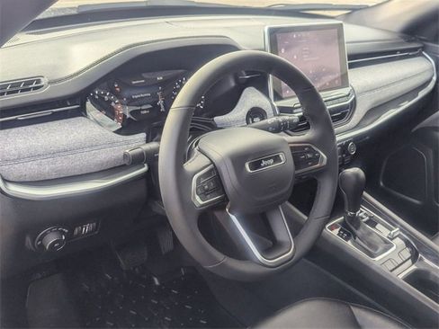 Used 2024 Jeep Compass Latitude image 7