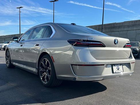 New 2026 BMW i7 xDrive60 w/ Executive Package image 3