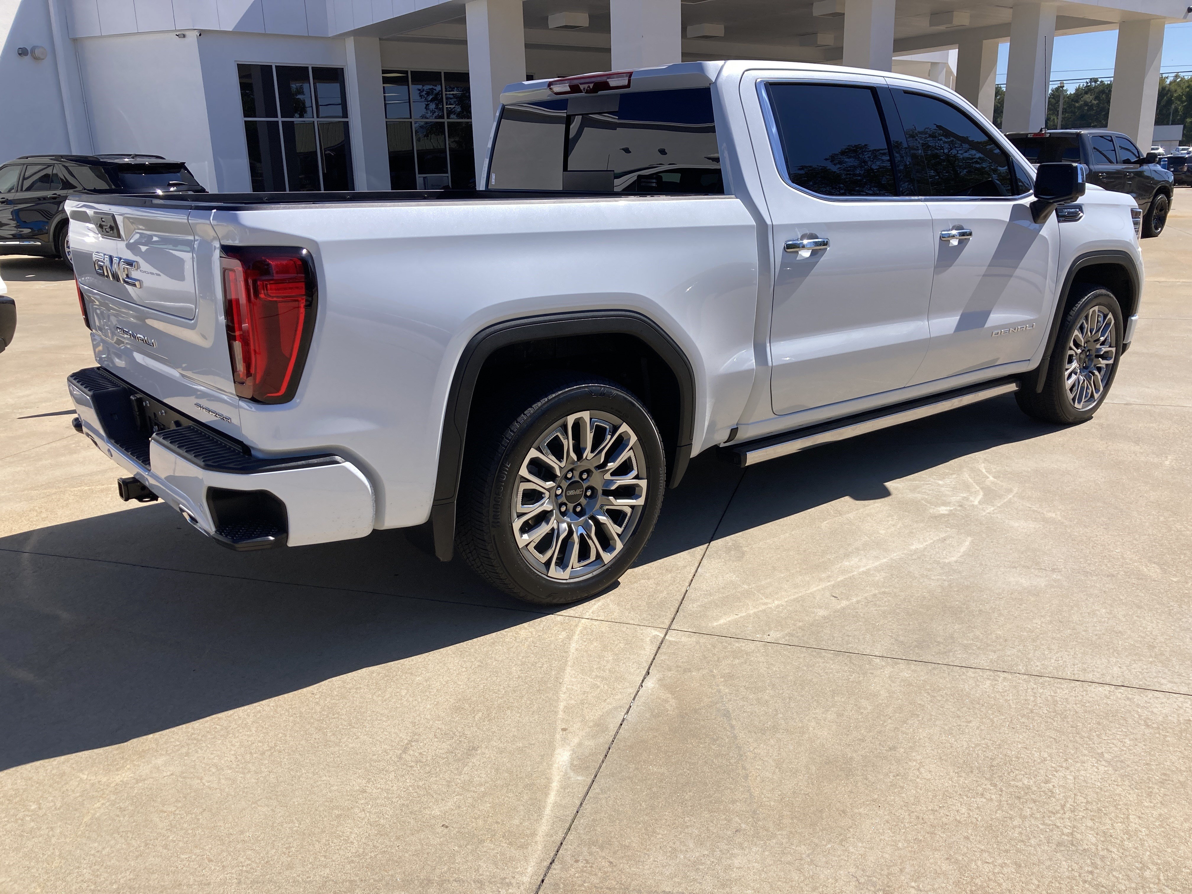 Used 2026 GMC Sierra 1500 Denali Ultimate AWD/4WD image 2