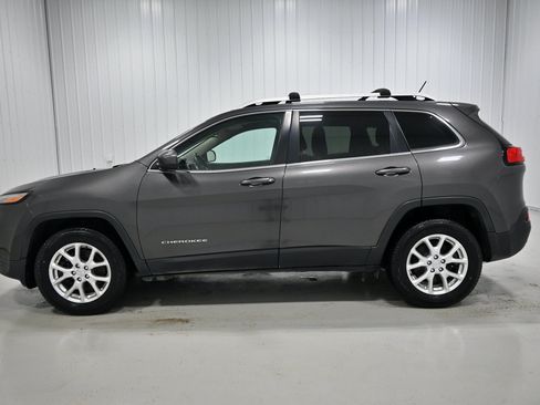 Used 2015 Jeep Cherokee Latitude w/ Cold Weather Group AWD/4WD image 23