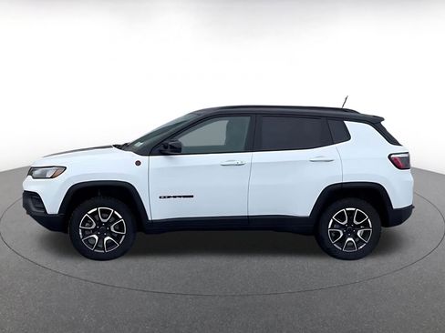 Used 2025 Jeep Compass Trailhawk image 7
