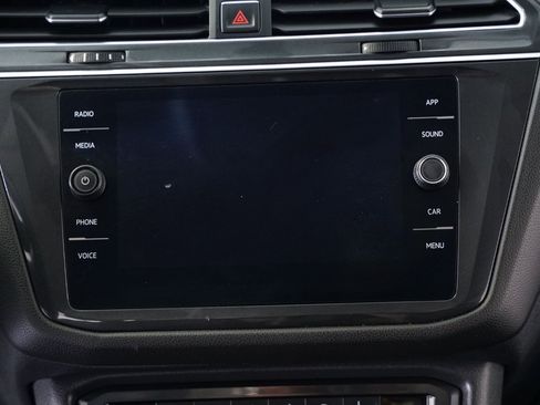 Used 2018 Volkswagen Tiguan SE image 17