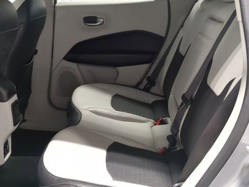 Used 2019 Jeep Compass Latitude image 31