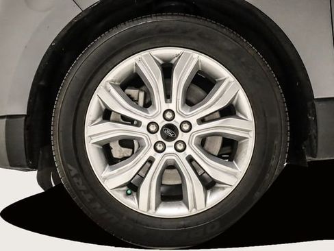 Used 2023 Ford Edge Titanium image 9