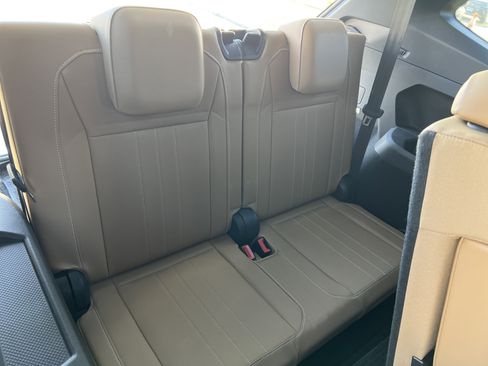 Certified 2024 Volkswagen Tiguan SE image 30