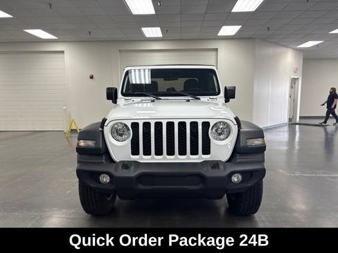 Used 2021 Jeep Gladiator Sport w/ Trailer Tow Package AWD/4WD image 2