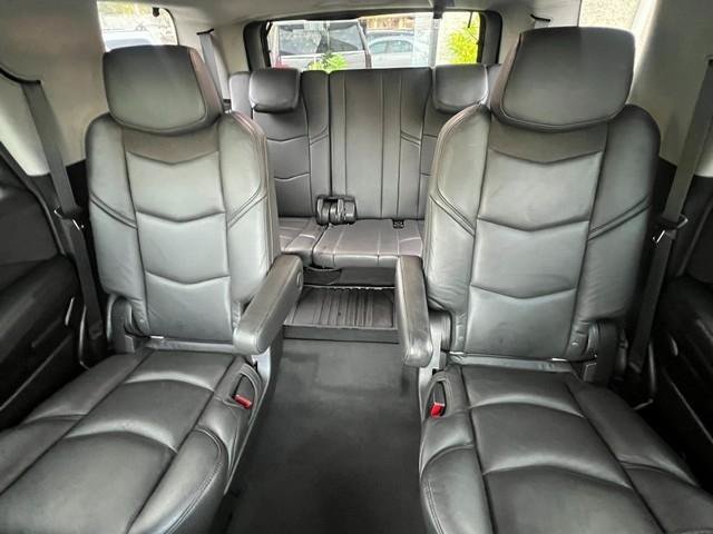 Used 2019 Cadillac Escalade Luxury AWD/4WD image 22