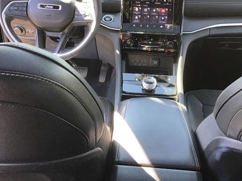 Used 2023 Jeep Grand Cherokee L Laredo AWD/4WD image 8