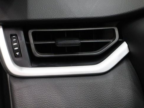 Used 2022 Toyota RAV4 XLE image 17