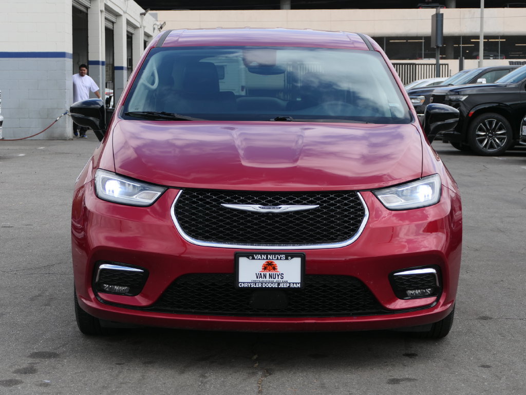 Used 2024 Chrysler Pacifica Limited FWD image 5