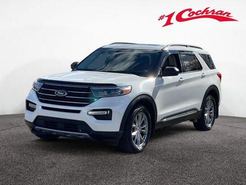 Used 2022 Ford Explorer XLT w/ Equipment Group 202A image 3