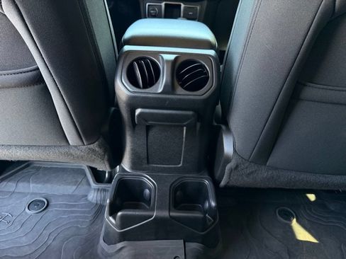 Used 2023 Jeep Wrangler Unlimited Sport AWD/4WD image 30