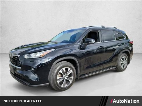 Used 2020 Toyota Highlander XLE AWD/4WD image 1