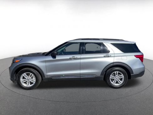Used 2024 Ford Explorer XLT w/ Equipment Group 202A image 8