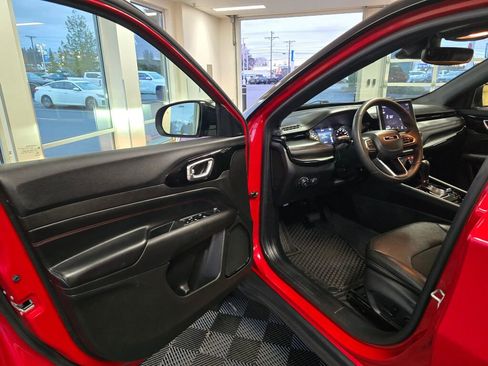 Used 2023 Jeep Compass Trailhawk w/ Trailhawk Convenience Group image 19